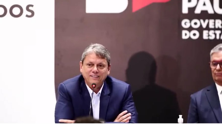 Tarcísio de Freitas fez a piada durante coletiva sobre os desdobramentos dos casos de intoxicação por metanol