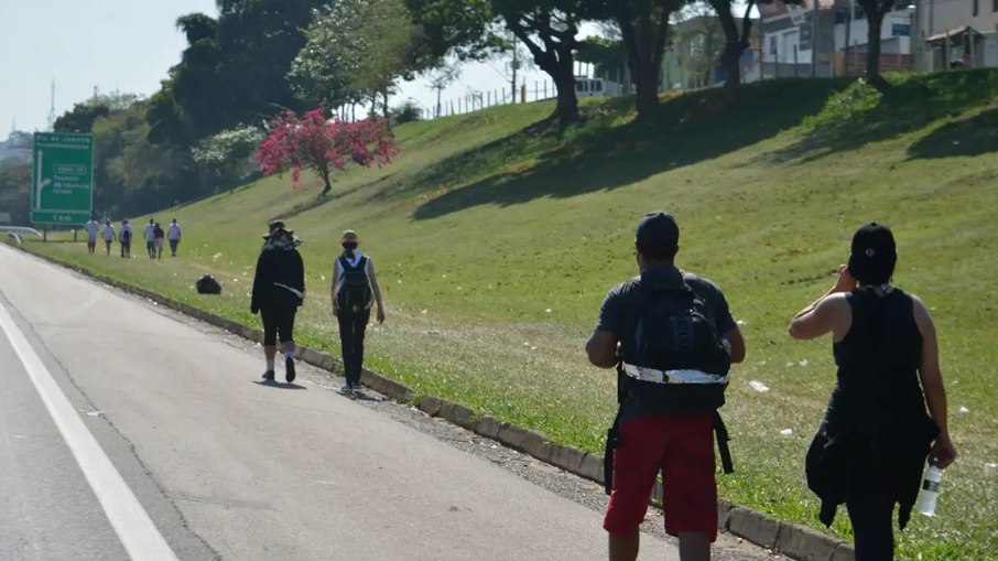 Romeiros na Dutra
