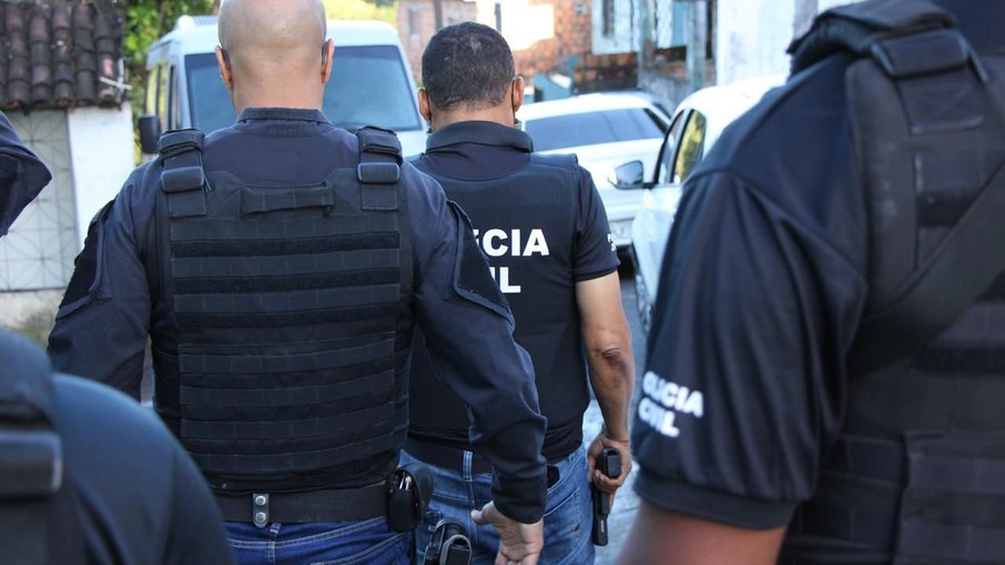 Suspeito foi localizado em Salvador, após fugir do município em que cometeu o crime