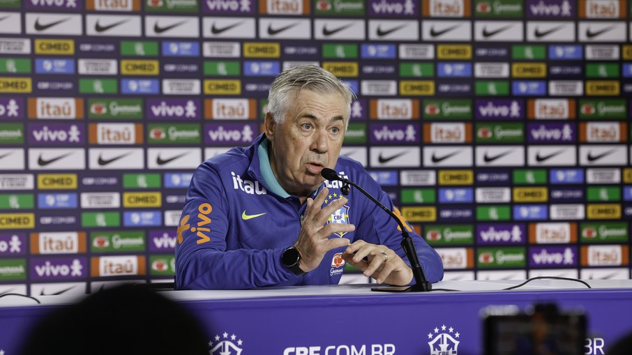 Carlo Ancelotti em entrevista coletiva