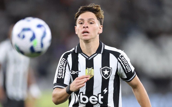 O argentino Álvaro Montoro foi um dos reforços do Botafogo na janela de meio de ano O argentino Álvaro Montoro foi um dos reforços do Botafogo na janela de meio de ano