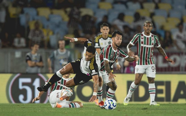 Samuel Xavier celebra o gol que marcou no jogo contra o Atlético