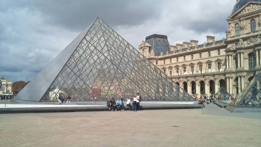 Museu do Louvre foi roubado no último dia 8 Museu do Louvre foi roubado no último dia 8