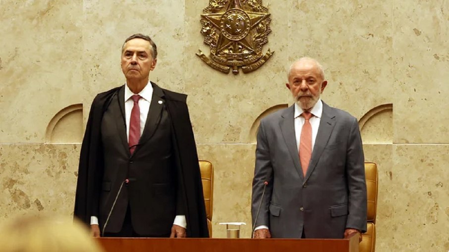 O presidente Lula com o ministro Luís Roberto Barroso, que deixará o STF