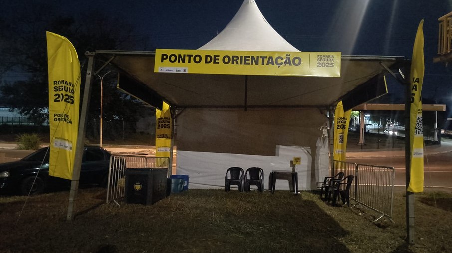 Tendas ao longo da rodovia Dutra 