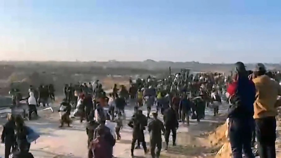 Palestinos voltam para casa após desbloqueio das vias para o norte