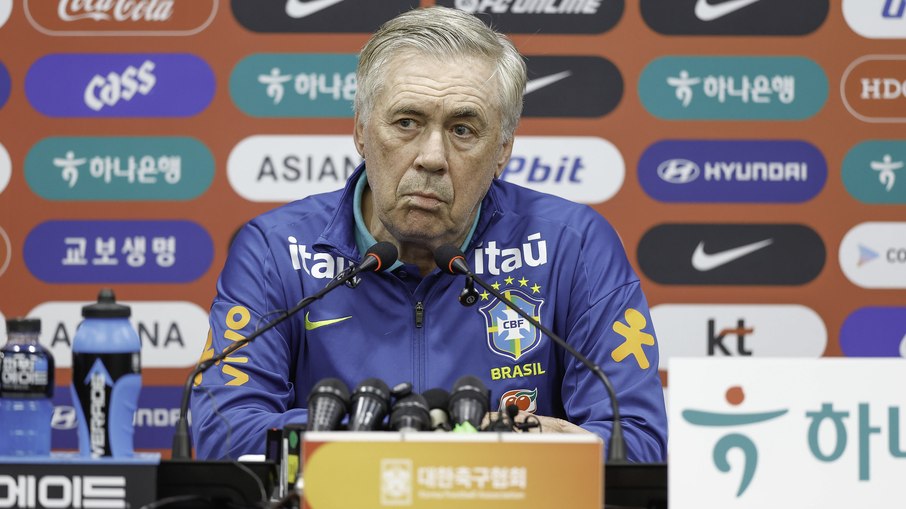 Carlo Ancelotti em entrevista pré-jogo em Seul Carlo Ancelotti em entrevista pré-jogo em Seul
