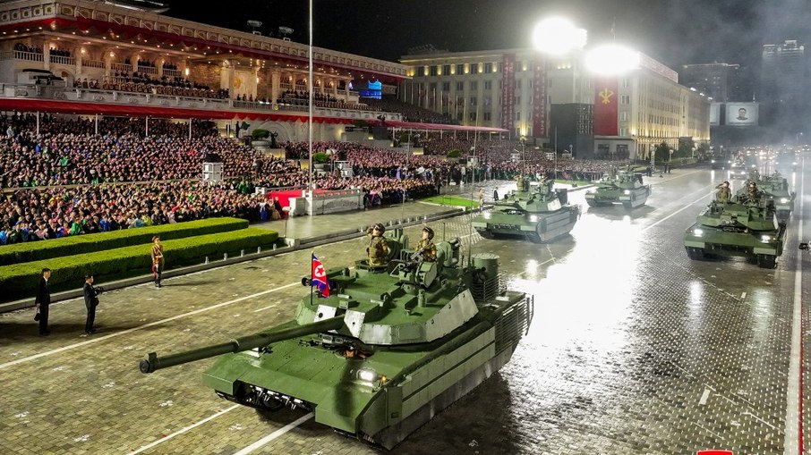 Desfile militar em comemoração aos 80 anos dos 80 anos do Partido dos Trabalhadores da Coreia do Norte.