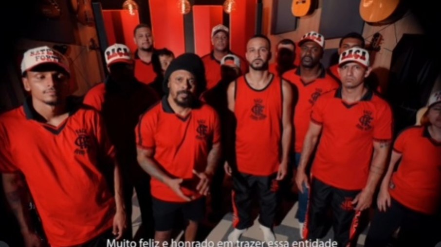 Marcelo Falcão faz hit com torcida do Flamengo e cita VAR Marcelo Falcão faz hit com torcida do Flamengo e cita VAR