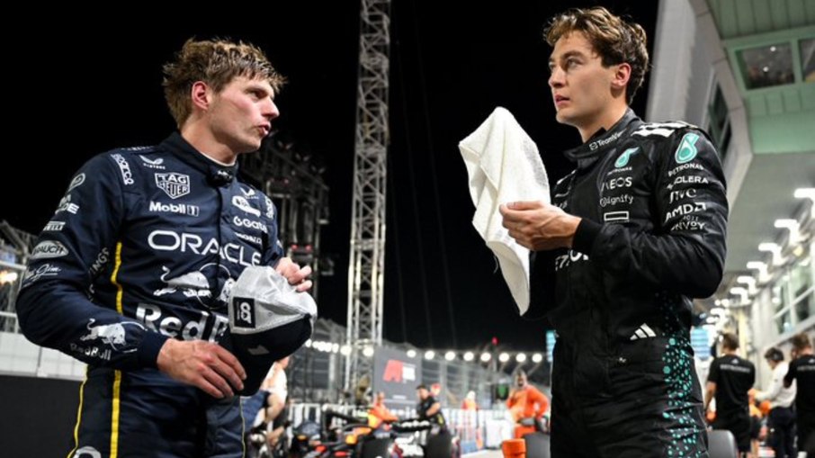 Verstappen e Russell conversam após a classificação