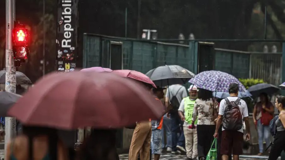 Frente fria avança pela região Sul