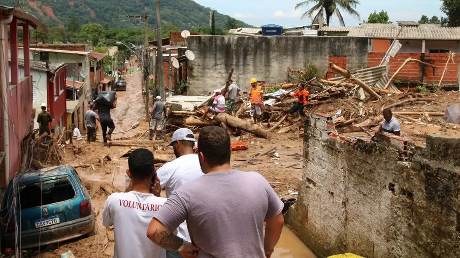 Bertioga, litoral norte de SP, em 2023: maior chuva na história do Brasil provocou morte e destruição 