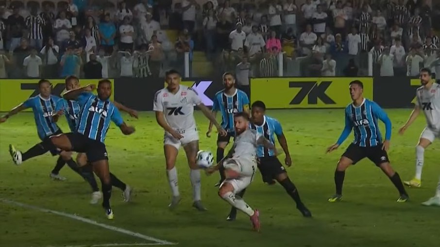 Com gol no final, Santos empata com o Grêmio no Brasileirão
