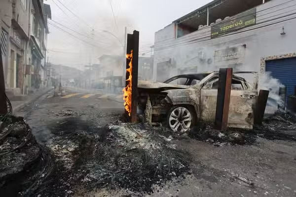 O Globo Barricada em comunidade O Globo