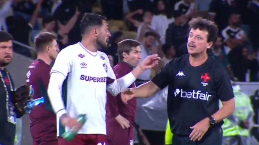 Fernando Diniz e Freytes discutem durante Vasco x Fluminense