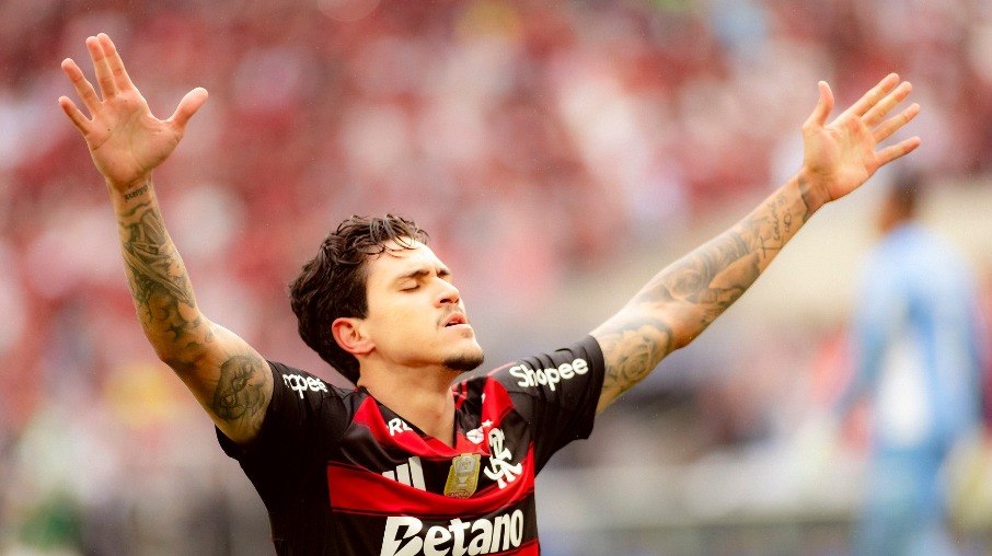 Pedro comemora o gol marcado na vitória sobre o Palmeiras Pedro comemora o gol marcado na vitória sobre o Palmeiras