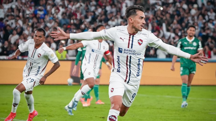 Palmeiras sofre com altitude, é atropelado pela LDU e se complica Palmeiras sofre com altitude, é atropelado pela LDU e se complica