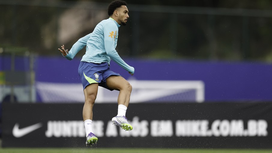 Vitinho estreou pela seleção contra a Bolívia pelas Elimatórias
