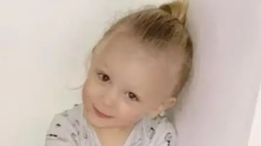 Menina de 6 anos morre em incêndio causado por vape deixado carregando em quarto