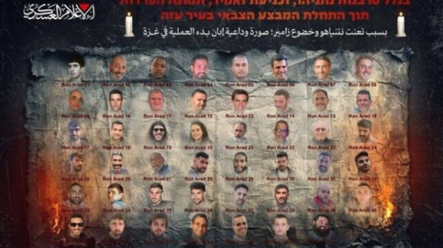 Cartaz mostra foto dos 48 reféns ainda prisioneiros do Hamas