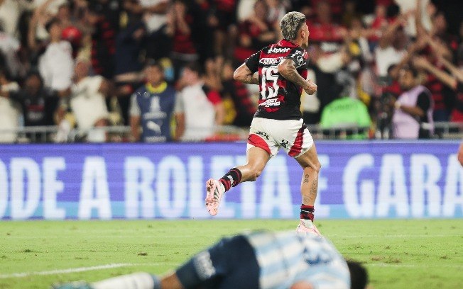 Carrascal comemora o único gol de Fla 1 x 0 Racing Carrascal comemora o único gol de Fla 1 x 0 Racing