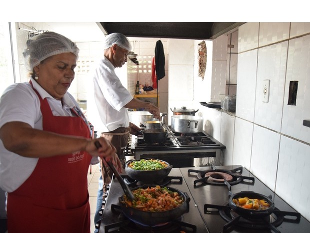 H&aacute; vagas para auxiliar de cozinha e cozinheiro (Foto: Fred Loureiro/ Secom-ES)