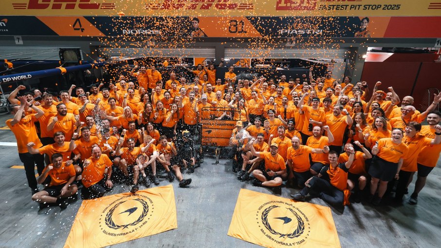 McLaren celebra título de Construtores