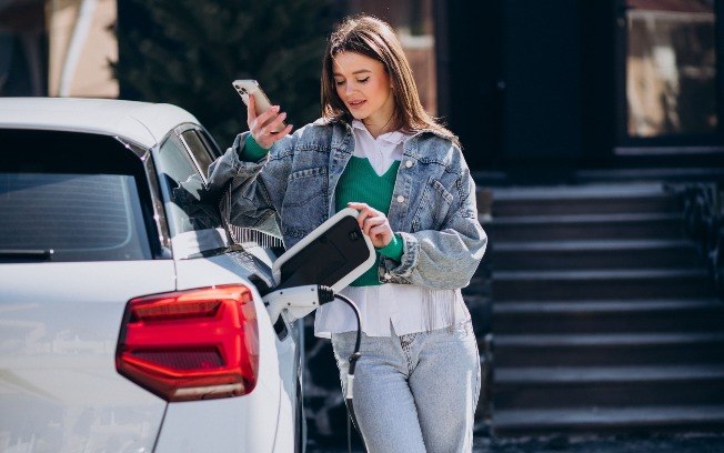 Novo episódio da série iGuilino esclareceu dúvidas comuns sobre carros elétricos em condomínio.