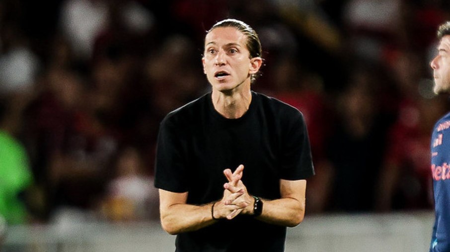 Filipe Luís durante empate entre Flamengo e Cruzeiro