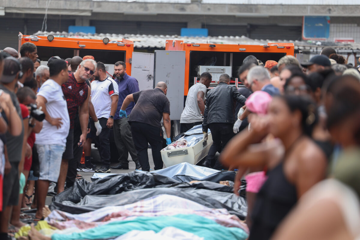 Foto: Tomaz Silva /Agência Brasil Corpos recolhidos Foto: Tomaz Silva /Agência Brasil