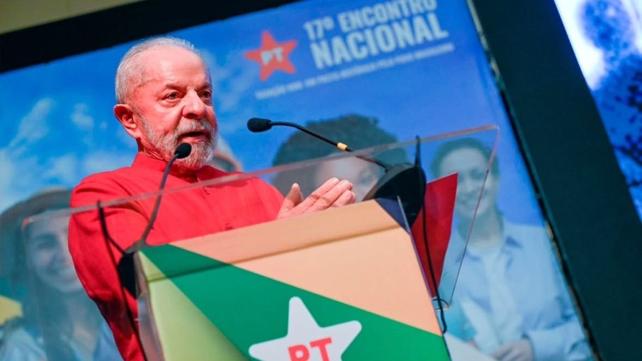 Lula durante discurso no 17º Encontro Nacional do PT