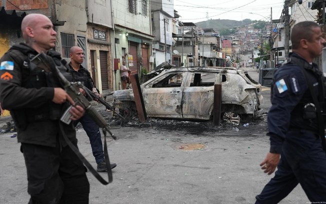 Megaoperação policial terminou com 121 mortos nos Complexos do Alemão e da Penha, na última de uma série de incursões contra o Comando Vermelho Megaoperação policial terminou com 121 mortos nos Complexos do Alemão e da Penha, na última de uma série de incursões contra o Comando Vermelho