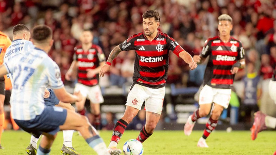 Arrascaeta se pronuncia após escapar de assalto no Maracanã Arrascaeta se pronuncia após escapar de assalto no Maracanã