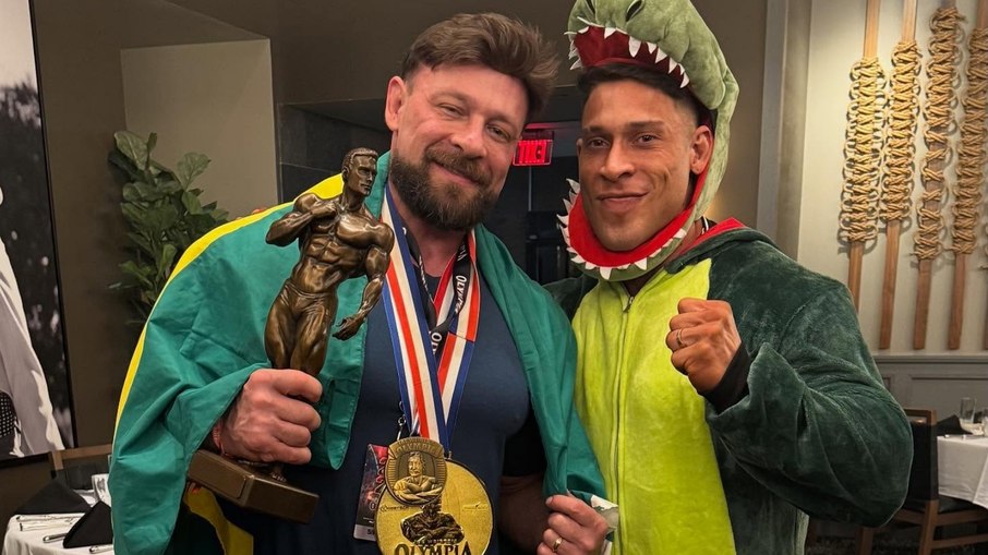 Ramon Dino e Fabrício Pacholok festejam a conquista do Mr. Olympia nas redes sociais