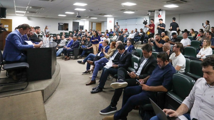 Comissão da Alesp debateu a possível volta da venda e consumo de bebidas nos estádios