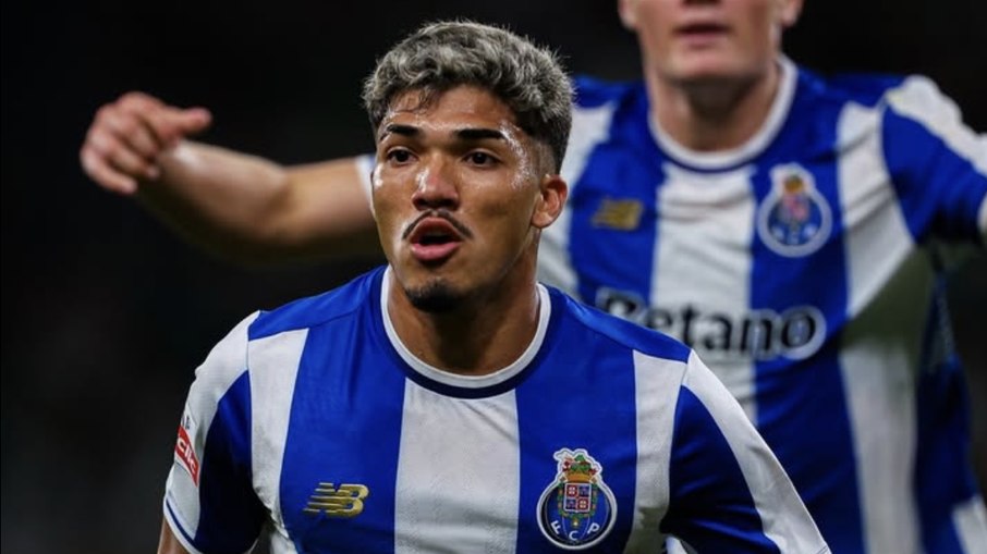 William Gomes comemora gol decisivo pelo FC Porto, em Portugal