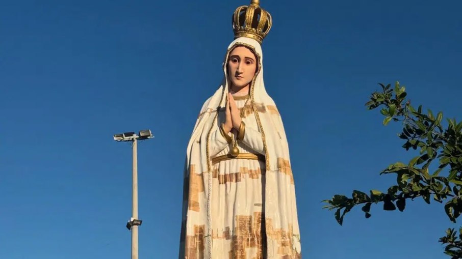 Imagem de Nossa Senhora de Fátima, de 54 metros, está nos detalhes finais