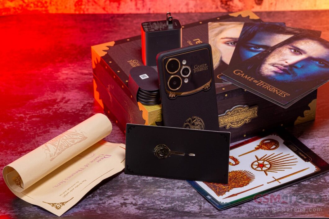 Foto contendo todo o conteúdo da caixa do Realme 15 Pro Game of Thrones Edition 