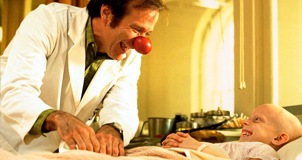 Robin Williams em Patch Adams: O Amor &eacute; Contagioso