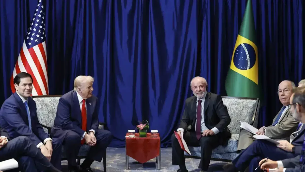 Trump e Lula conversaram com jornalistas antes de reunião a portas fechadas na Malásia. - Foto: Ricardo Stuckert/Presidência da República