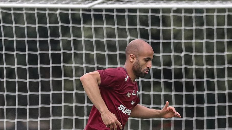 Lucas em treinamento do São Paulo