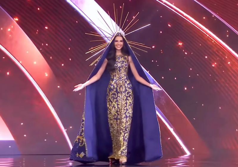 A miss Brasil Maria Gabriela Lacerda, de 22 anos, do Piauí vestida de Nossa Senhora Aparecida no Miss Universo 2025, na Tailândia. - Foto: reprodução/Instagram