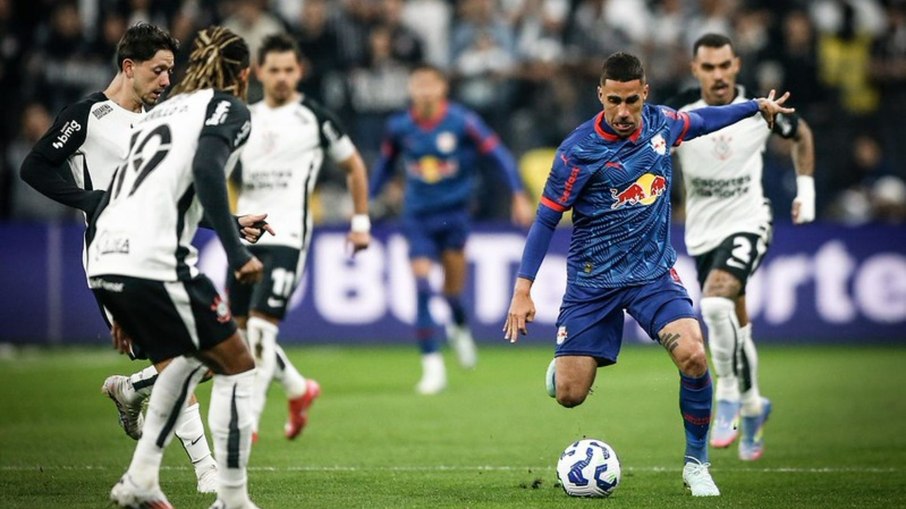 Bragantino e Corinthians entram em campo nesta quinta-feira 