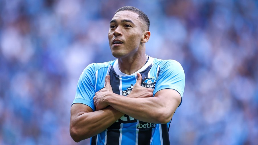 Carlos Vinícius não superou Léo Vieira nesta segunda-feira (16)