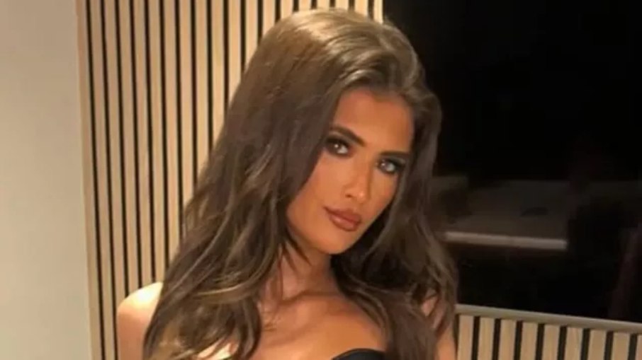 A influenciadorqa digital Ellie Crampsie foi presa no Reino Unido por tr&aacute;fico de drogas