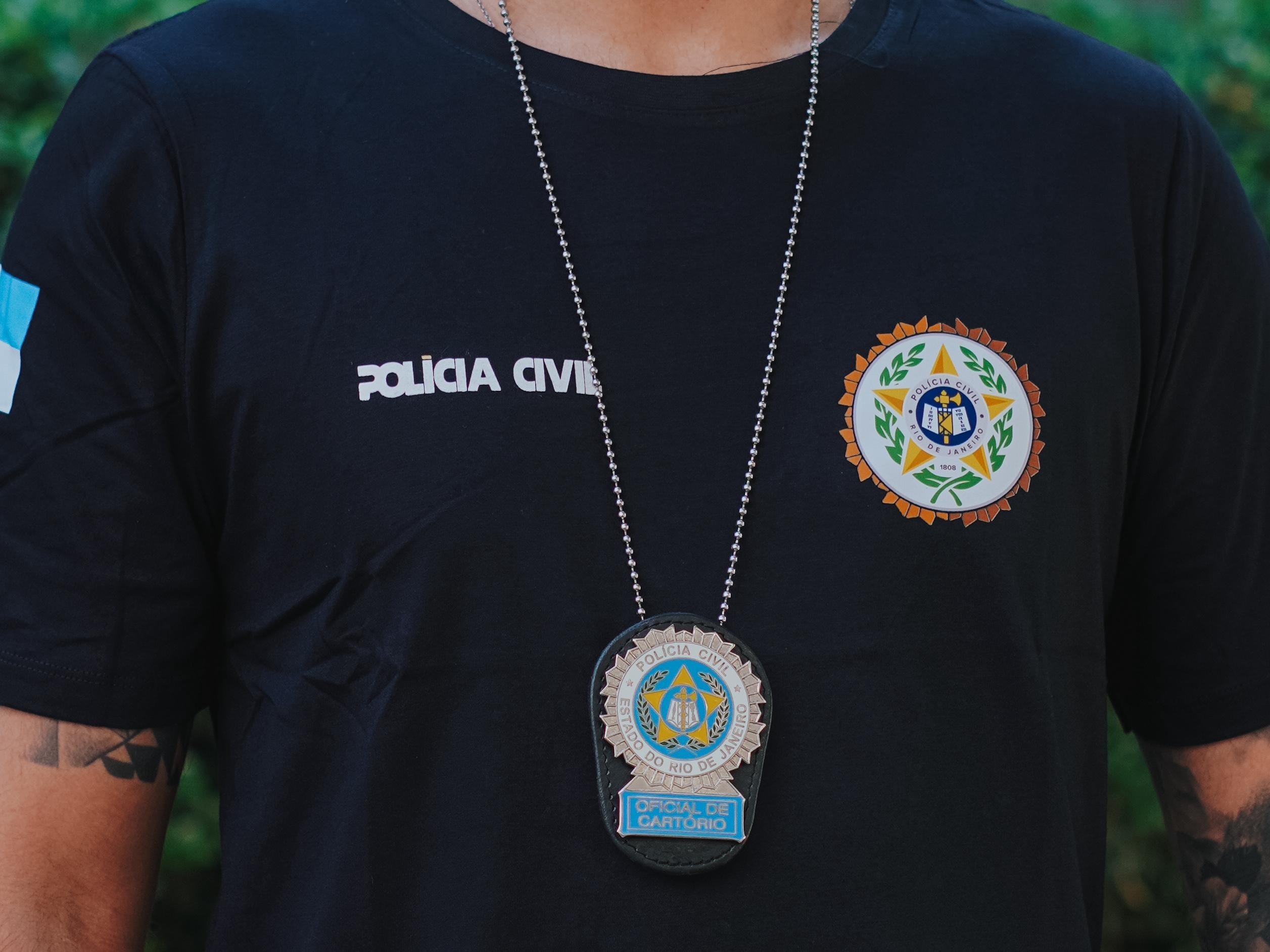 Mulher é presa, em Maricá, suspeita de aplicar golpe em idosa ao se passar por funcionária pública Mulher é presa, em Maricá, suspeita de aplicar golpe em idosa ao se passar por funcionária pública