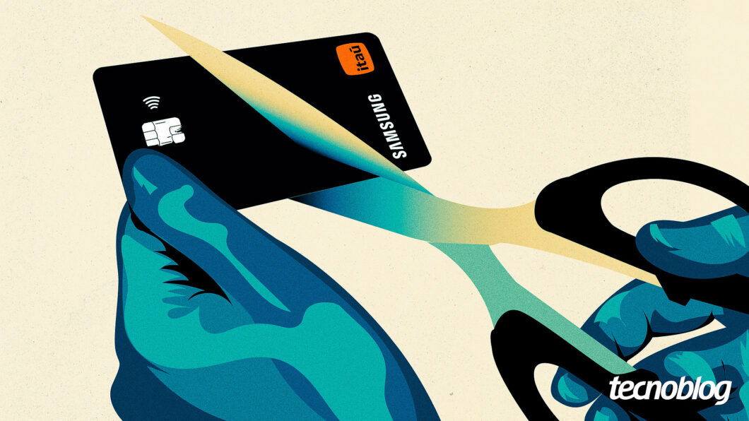 Ilustração mostra um cartão de crédito preto, com o logo da Samsung e Itaú, sendo cortado com uma tesoura. Na parte inferior direita, o logotipo do "tecnoblog" é visível.