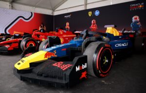 Verstappen critica desfile da Fórmula 1 com carros de Lego