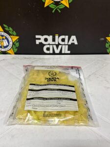 Homem é preso e adolescente apreendido por tráfico de drogas em Barra Mansa