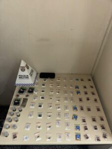 Jovem é preso por suspeita de tráfico de drogas em Paraty Jovem é preso por suspeita de tráfico de drogas em Paraty